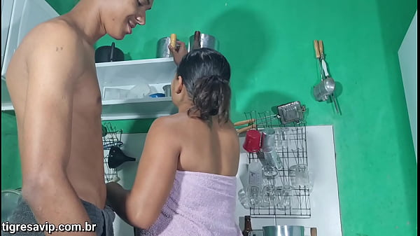 Download Video - a putinha da tigresavip minha esposa queria gosar com o novinho na cuzinha ainda colocou a camera pra filmar ela metendo &lpar;trailler&rpar;