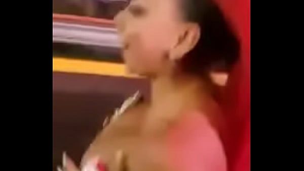Download Video - Deysi Araujo muestra tetas