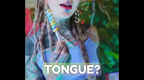 Girlfriend with or without split tongue ?