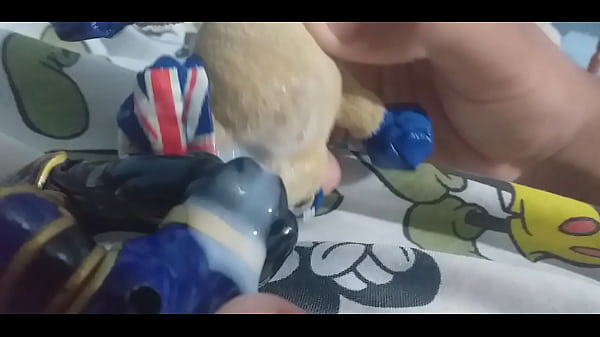 Canguru safado come novinha sem braço