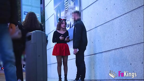 Amateur Latin hottie Elena de la Vega looks for men to fuck in Madrid!!