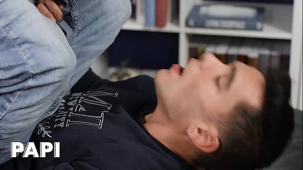 Download Video - Drake Von Humps Damian Night's Booty While He Studies Making Him Horny For A Quick Fuck - PAPI