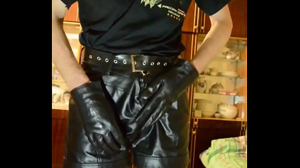Download Video - guy undressed and wank in leather gloves