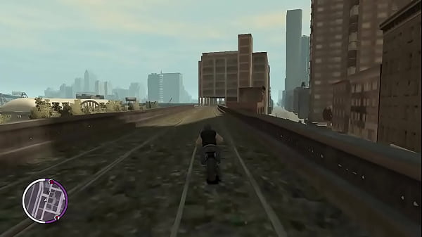 negão em cima da moto sendo estourado