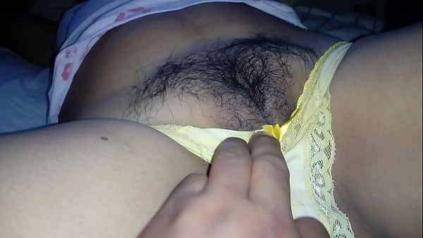 Sombritas - Le corro a un lado la bombachita de claudia
