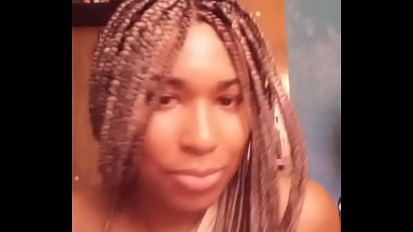 Download Video - Mulher trans com consolo gigante