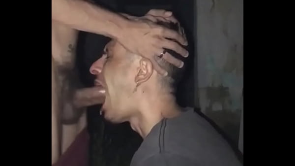 Dotado de 22cm piroca grossa encheu minha boca ...