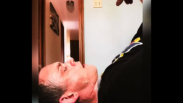 Paja y leche sobre el cuerpo