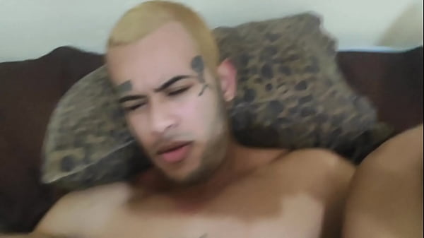 Linda boneca dotada sendo sarabulhada por vizin...