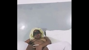 Ebony bbw white white long socks masturbating in bed