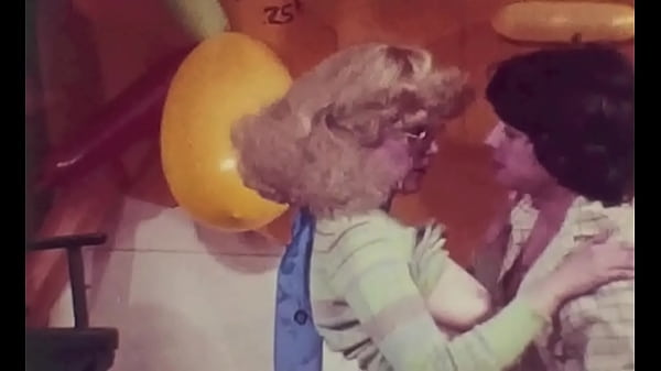 Dark Lantern Entertainment presents 'A Vintage Christmas Balloon Shop'