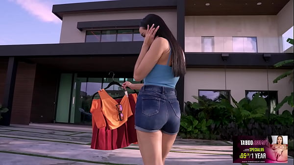 Download Video - Gaby Ortega in Free Use Step Daughter - Day Before Halloween