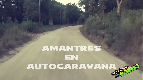 Tr&iacute;o con Susy Gala y su tremendo culazo en la caravana