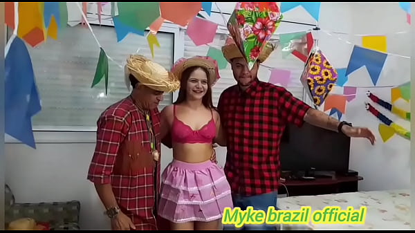 Muito sexo anal e vajinal na festa de arraial d...