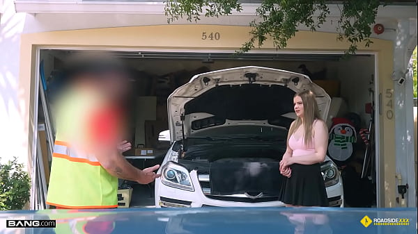 Roadside XXX - Harlow West Gets Fucked Deep In The Garage
