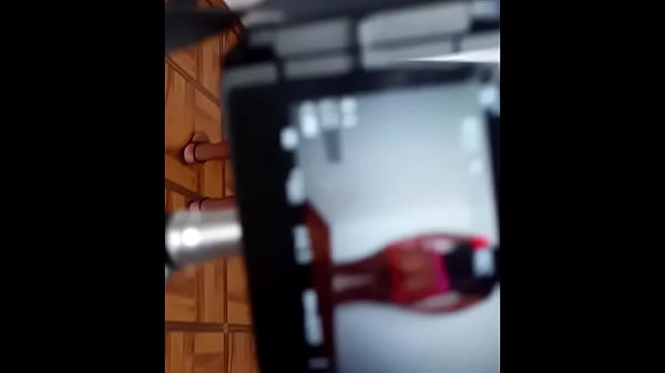 Download Video - n&atilde;o aguentou a pica do dotado e pediu pra parar chorando de dor mas bebeu todo da pica