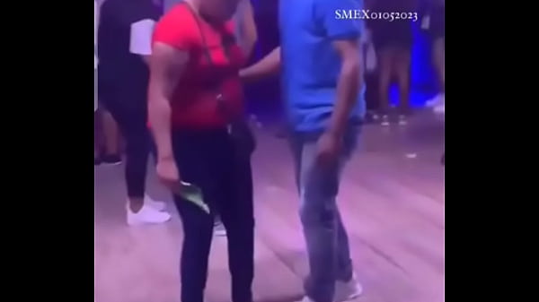 Yo motivando a Dom cuando no quiere bailar