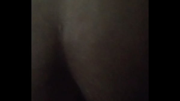 Enfiando dedo no cu e fodendo