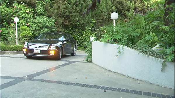 Bailey Bliss Gets Fucked On A Masseur's Table