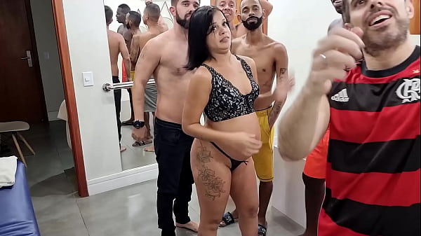 Behind the scenes of the recording of six-month pregnant twins Joyce Camargo fucking with three men while Jr Doidera played the role of cuckold husband with the right to a milk bath