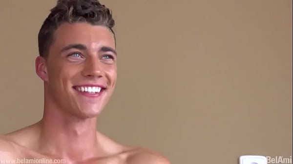 Download Video - Hot hunk dude Bruce