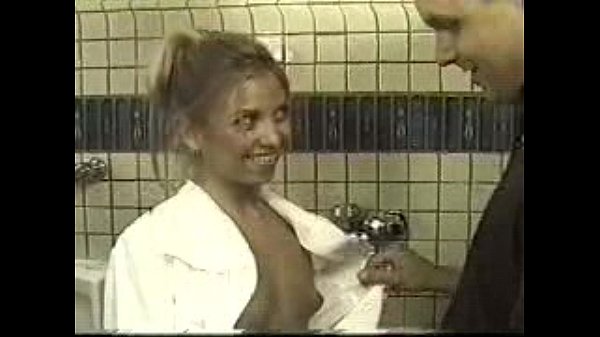 Download Video - EN EL BA&Ntilde;O