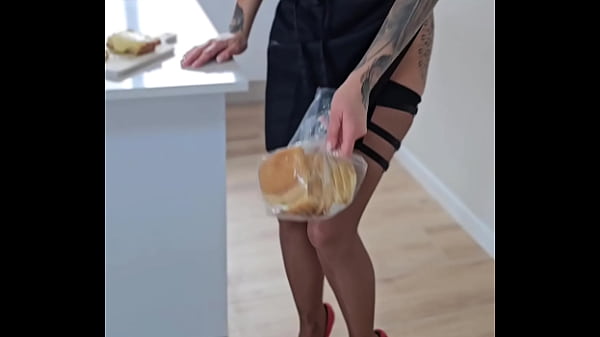 Tu va adorer me regarder cuisiner ta bite!