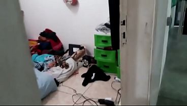 Esposa casada com corno experimenta o pau gigante do amigo de faculdade.