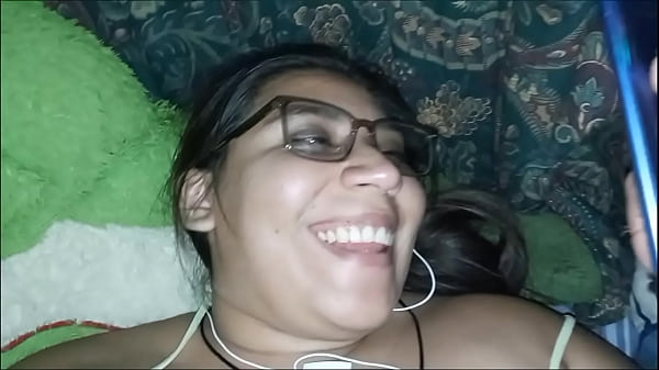 Eine Latina -Frau Masturbiert Beim Blick Auf Pornos Und Ich Ficke Sie Hart Und Voller Spermien
