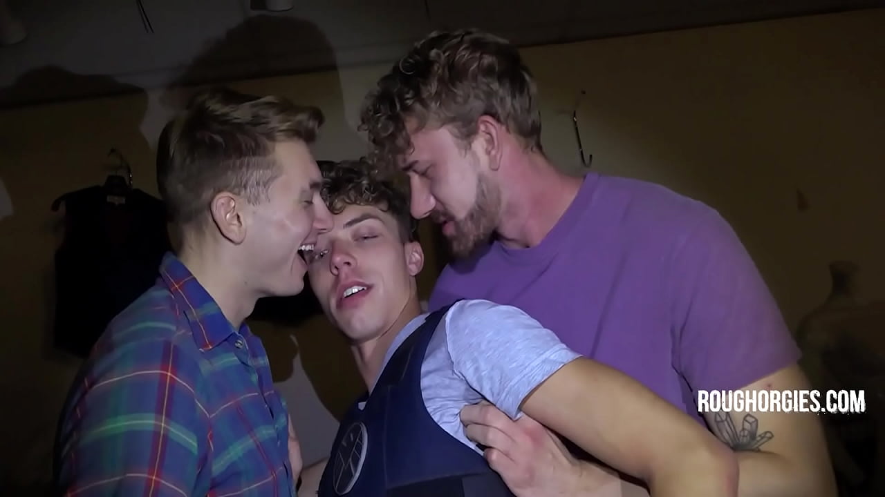 Asegurándonos de que la ley nos meta por el culo (Joder a un guardia joven)
                     anal ass fucked butt sex gay sex gay twinks gay threesome gay porn twink porn butt hole fucked dilf porn muchos negros
