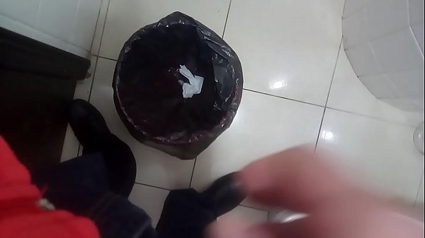 Pajilla en servicios del bar