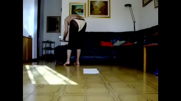 HPIM6112.MPG asstoy playing in diningroom
