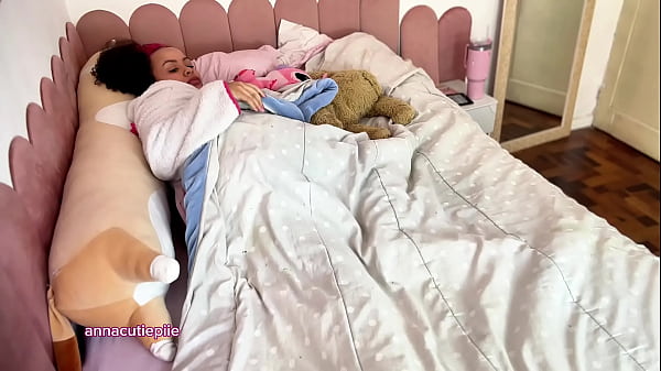 Cogiendo con esta rica chica nalgona despu&eacute;s de la escuela hasta que me vengo en su vagina