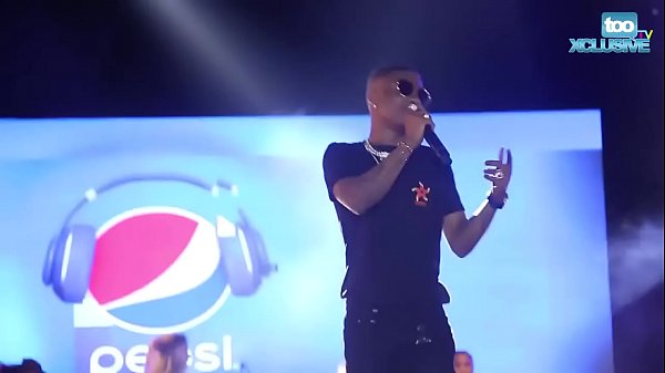 Wizkid kissing tiwa savage