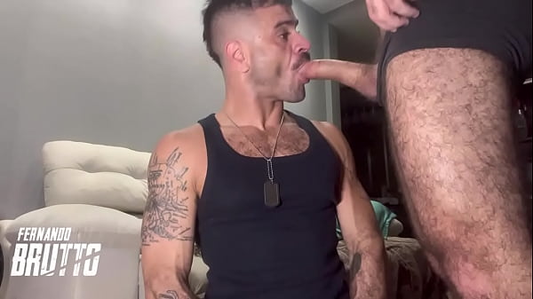 Brutto fica todo arrega&ccedil;ado depois de levar pir...