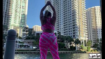 Hot Ass Hollywood Sucks Rome Major's Huge BBC Until She Gags!