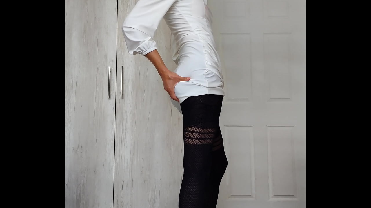 Sofia Natalia Colin con vestido Blanco sacándose toda la leche hasta vaciarse por completo
                   gay muchos negros