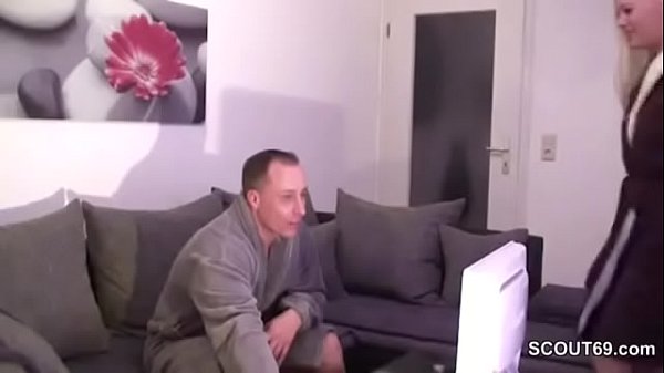 Download Video - Schwester erwischt ihren Stief Bruder beim wichsen und laesst sich von ihm Ficken