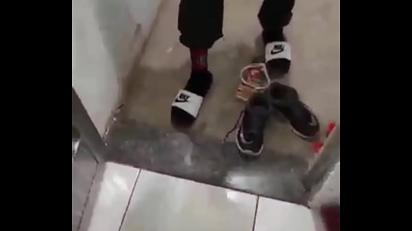 Download Video - Novinho gostoso saiu da cadeia e veio direto fuder o cuzao do tigr&atilde;o