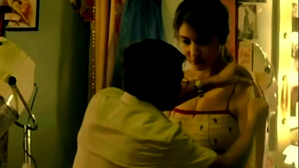 Anushka sharma sexy measurement with tailor