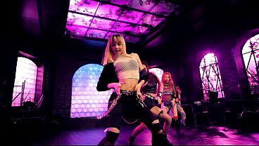 BLACKPINK - 'BOOMBAYAH' M/V