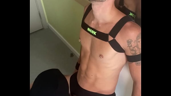 Download Video - Carioca mamador amarrou Reco Romanello e mamou ate ganhar leite