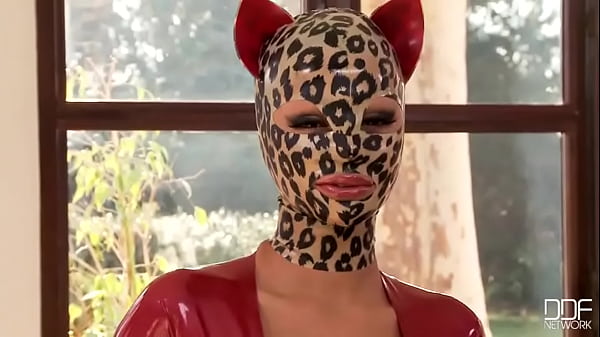 Give your cream to cat babe!
