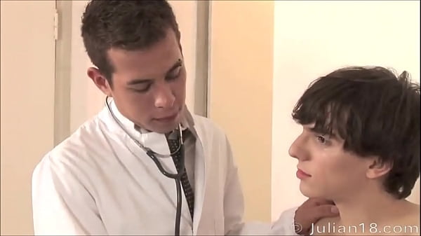 Download Video - M&eacute;dico gay comendo o paciente
