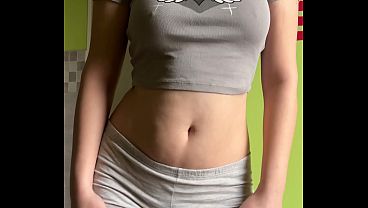 Une jolie ado se caresse – Maiskii