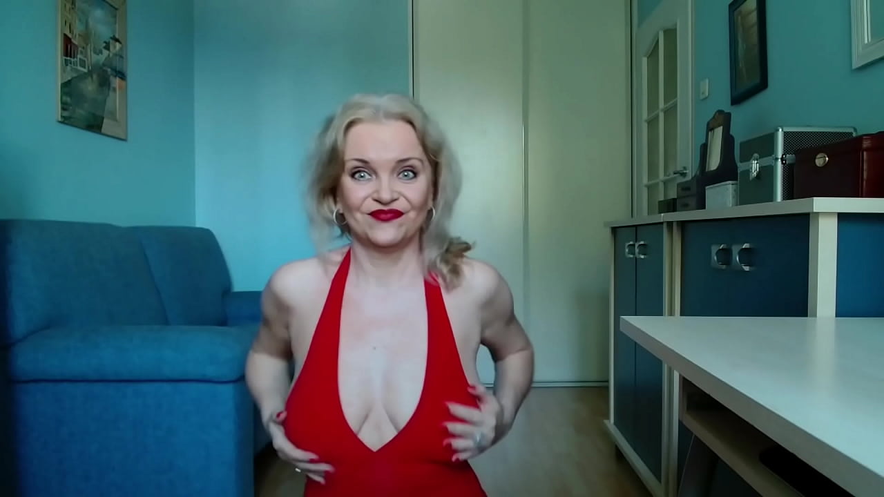 Mami se vuelve loca cuando está sola en casa
                   only women muchos negros
