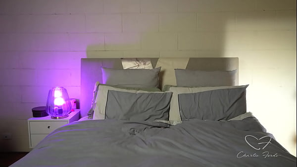 Sexting Time! Blonde Charlie Forde Gets Off Before Going To Bed!