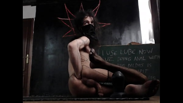 Harisnyában a seggét öklözi a pasi