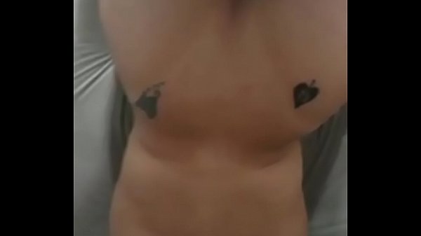 Marido trabalhando e eu fudendo com o negão. So...