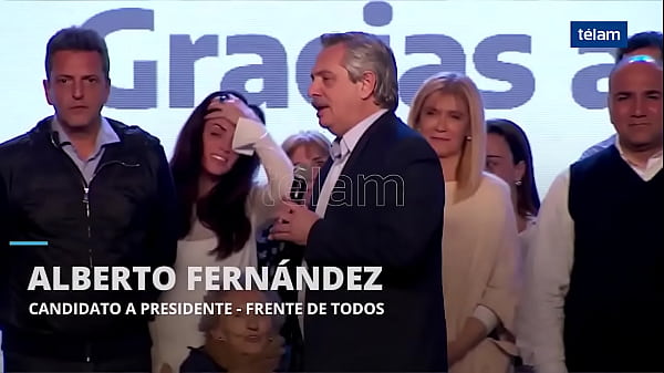 将来の大統領アルベルトフェルナンデスは2019年の選挙でマクリと電話をかけます